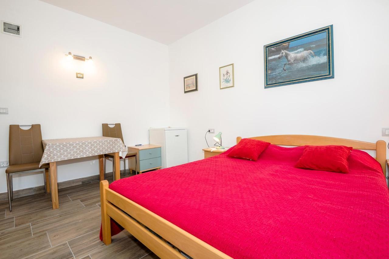 Guest House Ab Adria Home Rovigno Esterno foto