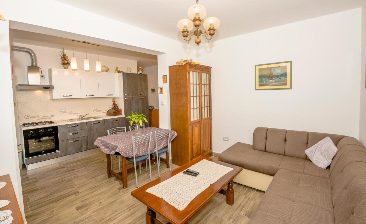 Guest House Ab Adria Home Rovigno Esterno foto