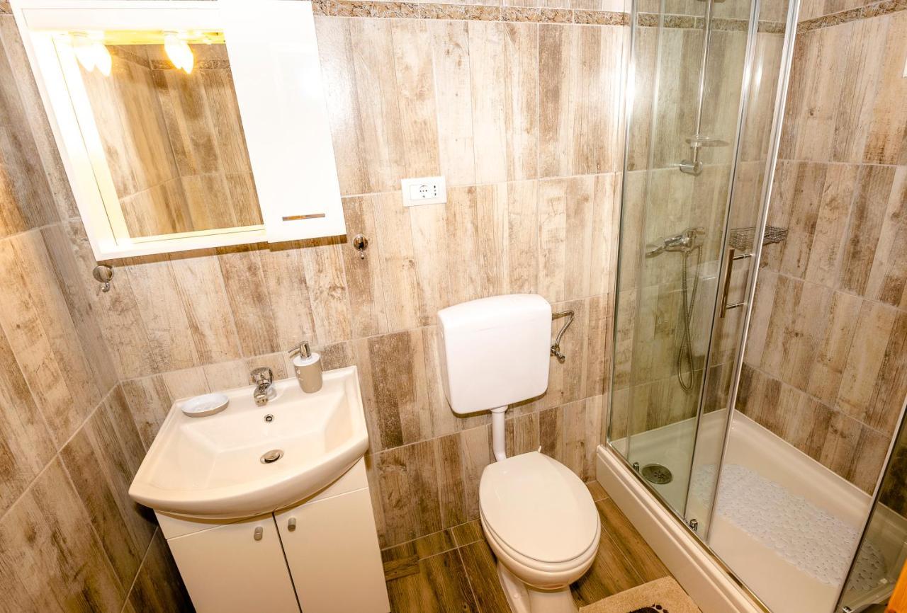 Guest House Ab Adria Home Rovigno Esterno foto